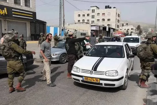 مستعمر يدعس طفلة ويصيبها بجروح جنوب الخليل